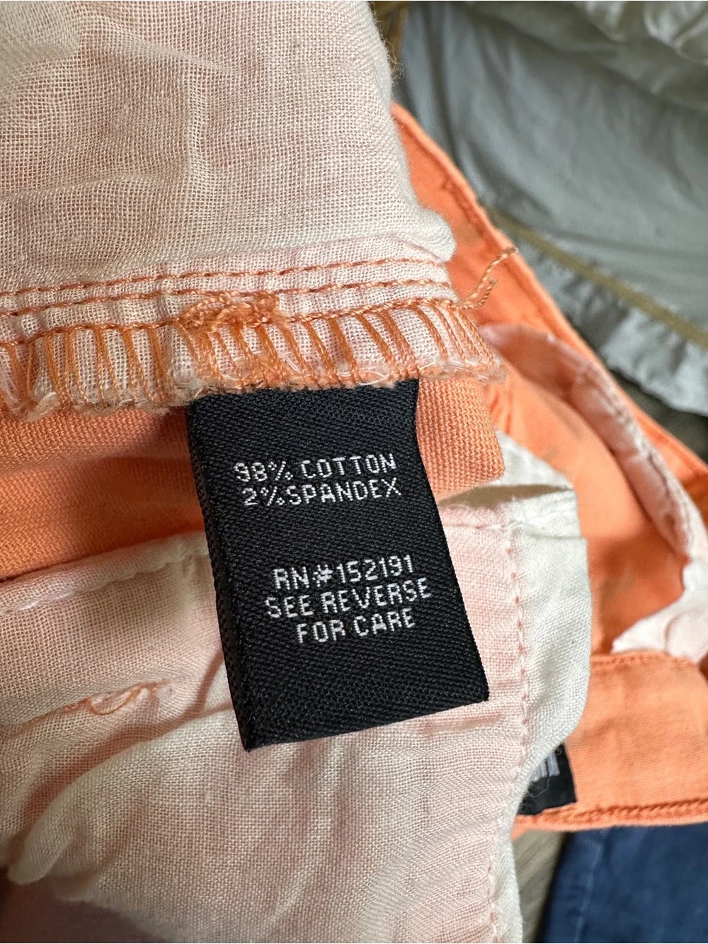 Peach Flat-Front Shorts with Navy Lizard Print size 32